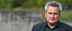 Jens-Christian Wagner, Direktor der Stiftung Gedenkstätten Buchenwald und Mittelbau-Dora, steht auf dem Gelände der KZ-Gedenkstätte Mittelbau-Dora (Archivbild).
