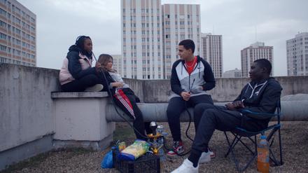 "Tu préfères (2/10) - Manger du porc ou plus jamais voir ta mère ?" (2020) réalisé par Romane Guéret et Lise Akoka. Würdest du eher...