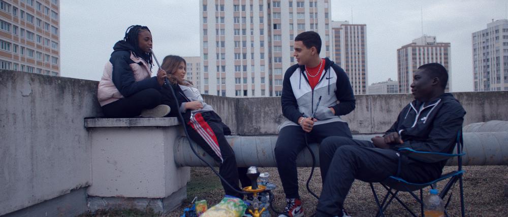 "Tu préfères (2/10) - Manger du porc ou plus jamais voir ta mère ?" (2020) réalisé par Romane Guéret et Lise Akoka. Würdest du eher...