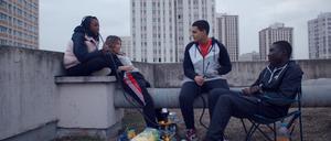 "Tu préfères (2/10) - Manger du porc ou plus jamais voir ta mère ?" (2020) réalisé par Romane Guéret et Lise Akoka. Würdest du eher...