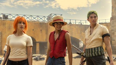 One Piece. (L to R) Emily Rudd as Nami, Iñaki Godoy as Monkey D. Luffy, Mackenyu Arata as Roronoa Zoro in season 1 of One Piece. Cr. Casey Crafford/Netflix © 2023