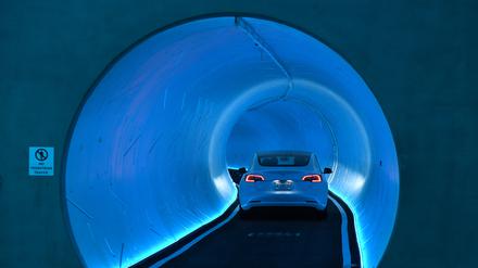 Als Tesla noch wenige Zehntausend Fahrzeuge weltweit verkaufte, war die Marke regelmäßig auf Messen vertreten. 