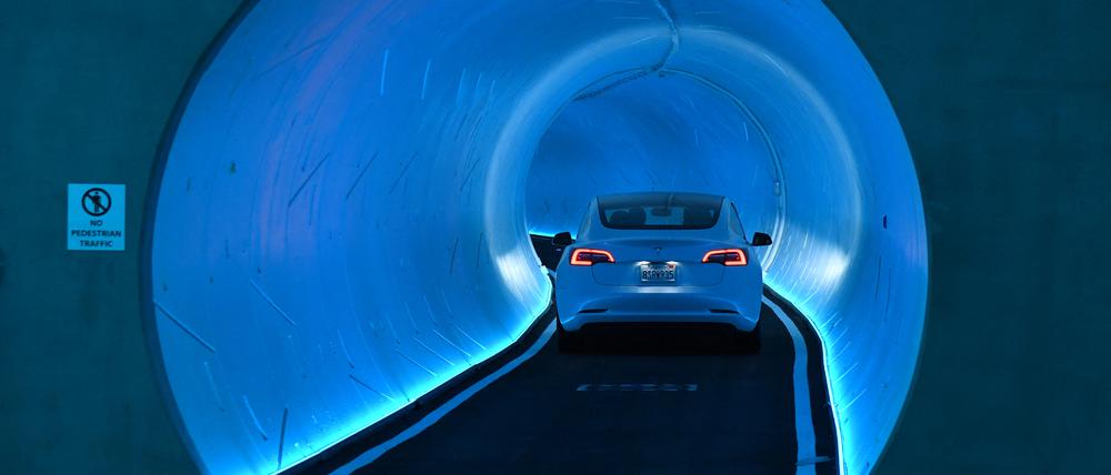 Als Tesla noch wenige Zehntausend Fahrzeuge weltweit verkaufte, war die Marke regelmäßig auf Messen vertreten. 