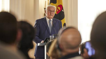 Bundespräsident Frank-Walter Steinmeier spricht im Schloss Bellevue. 