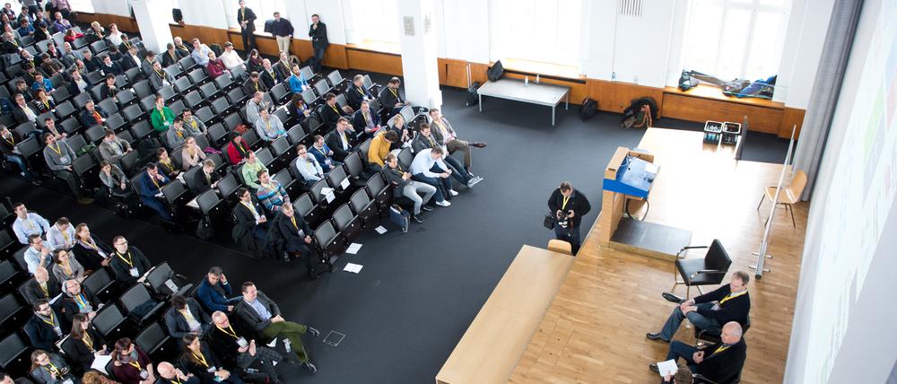 Es gibt zu wenig unbefristete Arbeitsverträge für promoviere Angestellte an den Unis, kritisiert ein großer Teil des wissenschaftlichen Nachwuchses.