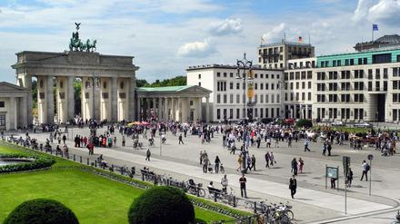 Symbole wie der Reichstag oder das Brandenburger Tor sollen nicht den Extremisten überlassen werden.