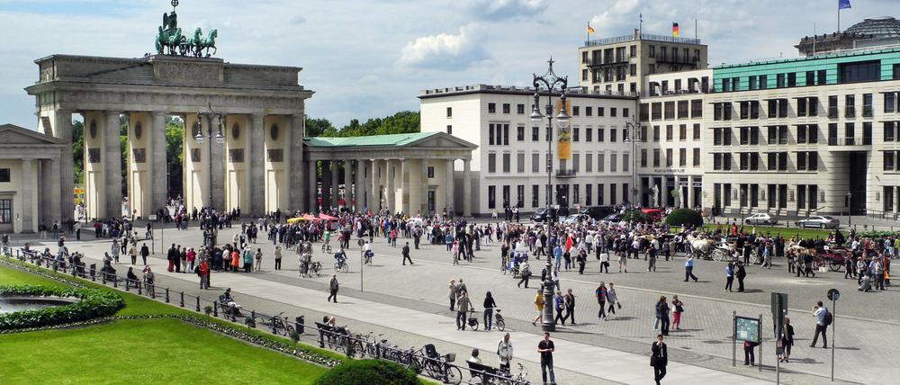 Symbole wie der Reichstag oder das Brandenburger Tor sollen nicht den Extremisten überlassen werden.