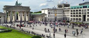 Symbole wie der Reichstag oder das Brandenburger Tor sollen nicht den Extremisten überlassen werden.