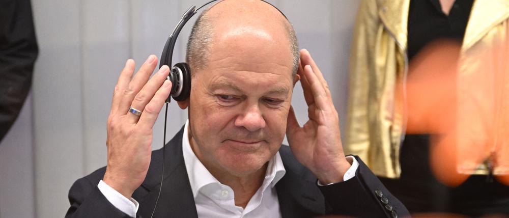 Bundeskanzler Olaf (SPD) ist angesichts der angespannten Haushaltslage dagegen, immer wieder hohe neue Schuldenberge anzuhäufen. 