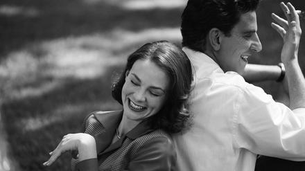Ungleiche Kräfteverhältnisse zwischen Felicia (Carey Mulligan) und Leonard Bernstein (Bradley Cooper).