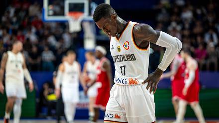 DBB-Kapitän Dennis Schröder verletzte sich beim Sieg gegen Georgien am Rücken. 