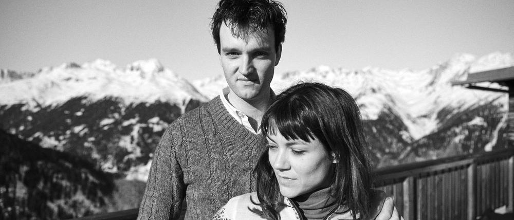 Johannes (Jan Bülow) und Karin Hönig (Olivia Ross) in Die Theorie von Allem von Timm Kröger