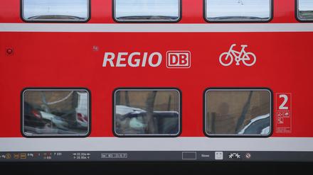 Potsdam, 21.10.2019 / Lokales / 
Deutsche Bahn, DB, Regional-Express, Regionalbahn, RE, Re, Potsdam Hauptbahnhof, Gleis, Gleise, öffentliche Nahverkehr, 
Foto: Ottmar Winter/PNN
