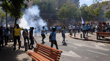 Schwere Ausschreitungen eritreischer Asylbewerber in Tel Aviv am Samstag.