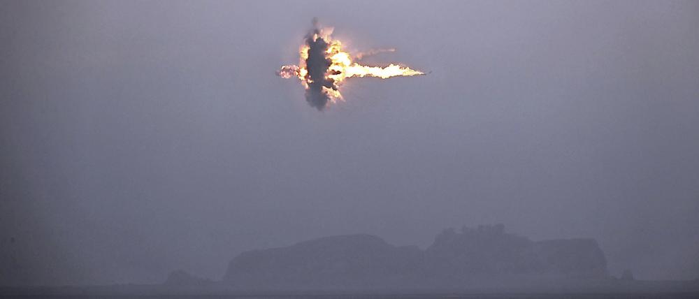 Dieses von der nordkoreanischen Regierung zur Verfügung gestellte Foto zeigt den angeblichen Abschuss eines strategischen Marschflugkörpers.