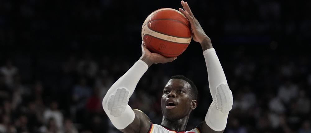 Wieder überragend. Dennis Schröder steuerte 24 Punkte zum Sieg der Deutschen bei.