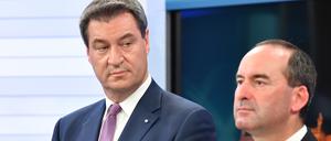 Markus Söder (CSU), Ministerpräsident von Bayern, und Hubert Aiwanger, damaliger Spitzenkandidat und Partei-Chef der Freien Wähler in Bayern, bei der ZDF-Runde zur Wahl in Bayern. 