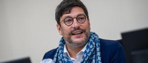 Dirk Behrendt (Bündnis 90/Die Grünen), Justizsenator von Berlin, spricht bei der Vorstellung des neuen Sicherheitssaal im Kriminalgericht Moabit.