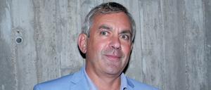 ARCHIV - 20.09.2022, Berlin: Autor Wladimir Kaminer steht im Pfefferberg Theater. Wenn es eigentlich nichts mehr zu lachen gibt, bleibt immer noch der Galgenhumor. Das gilt auch für Wladimir Kaminers jüngsten Ausflug in die Gegenwart, geprägt von Krieg und Klima in seinem neuen Buch "Frühstück am Rande der Apokalypse". (zu dpa "Bitterer Humor: Wladimir Kaminer verfrühstückt den Weltuntergang") Foto: Xamax/dpa +++ dpa-Bildfunk +++