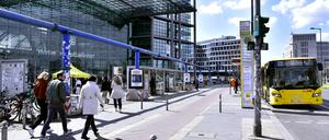  Bushaltestelle direkt vor dem Berliner Hauptbahnhof.