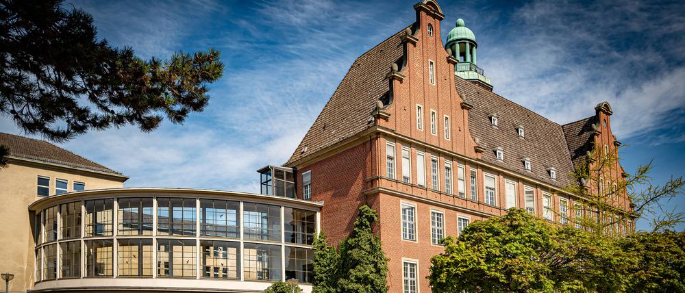 Das Drohschreiben wurde offenbar persönlich im Rathaus Reinickendorf eingeworfen.
