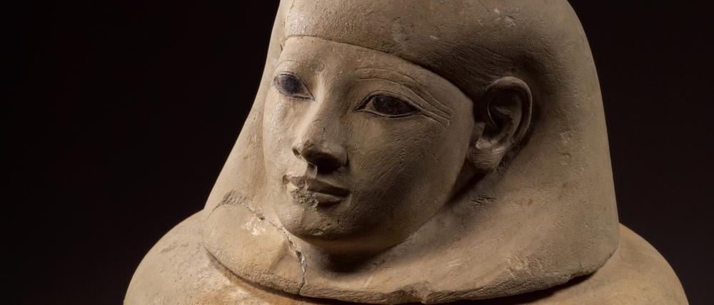 Kanopenkrug aus Sandstein von Senetnay (c. 1450 v.Chr.); Museum August Kestner, Hannover.