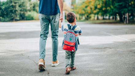 „Wie war’s in der Schule?“ „Gut“. Eltern müssen akzeptieren, dass manche Schulkinder auf dem Nachhauseweg recht einsilbig sind.