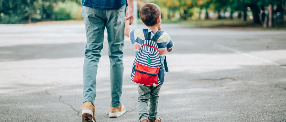 „Wie war’s in der Schule?“ „Gut“. Eltern müssen akzeptieren, dass manche Schulkinder auf dem Nachhauseweg recht einsilbig sind.