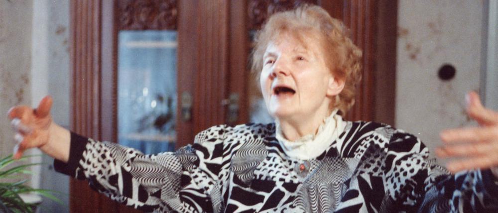 Viktoria Eichner in „Prenzlauer Berg Walzer“. Das Filmteam war ab 1990 drei Jahre lang immer wieder bei den Protagonist:innen zu Gast. 