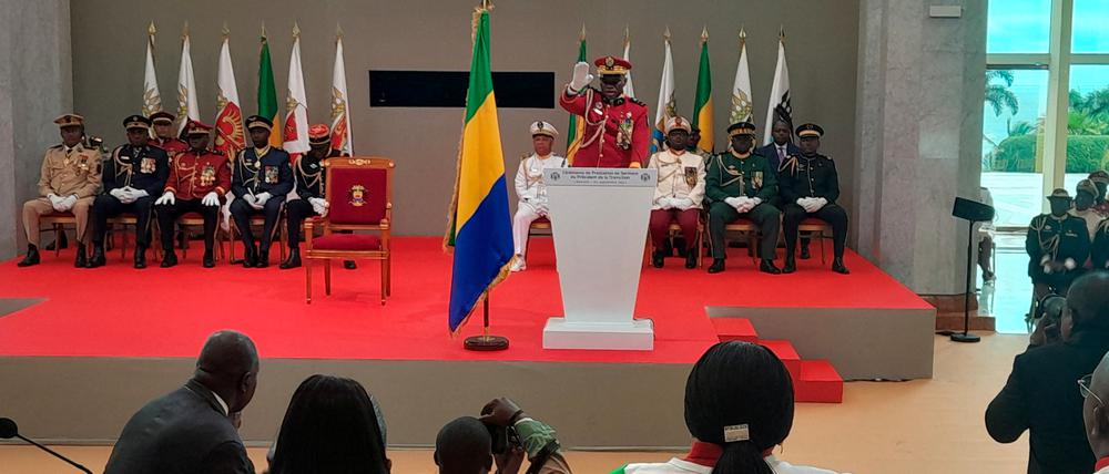 Der gabunische Putschführer General Brice Oligui Nguema während seiner Vereidigung in Libreville, Gabun, am 4. September als Interimspräsident.