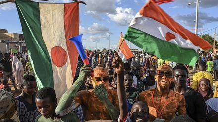 Westliche Mächte sind unbeliebt: eine Demonstration für den Abzug der französischen Militärkräfte am Stützpunkt der Franzosen in Niamey.
