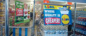Eingang zu einem Lidl Supermarkt in London Entrance to a Lidl Supermarket in London