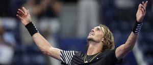 Alexander Zeverev hat sich bei den US Open gegen Jannik Sinner durchgesetzt.