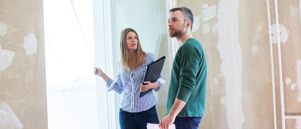 Zum dpa-Magazin-Bericht vom 20. Juni 2016: Die Wohnung liegt perfekt, ist gut geschnitten und auch noch bezahlbar - aber wie überzeugt man den Makler oder Vermieter? Auch das Auftreten bei der Besichtigung ist entscheidend. (Archivbild vom 19.04.2016/Nur zur redaktionellen Verwendung durch dpa-Magazin-Bezieher im Zusammenhang mit dem genannten Text.) Foto: Christin Klose