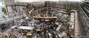 Das 725 Tonnen schwere, ringförmige Plasmagefäß für das Kernfusionsexperiment „Wendelstein 7-X“ im Max-Planck-Institut für Plasmaphysik, aufgenommen am 21.08.2017 in Greifswald.
