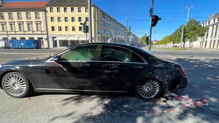 In Potsdam hat ein Auto gebrannt. Die Polizei ermittelt wegen Verdachts auf Brandstiftung.