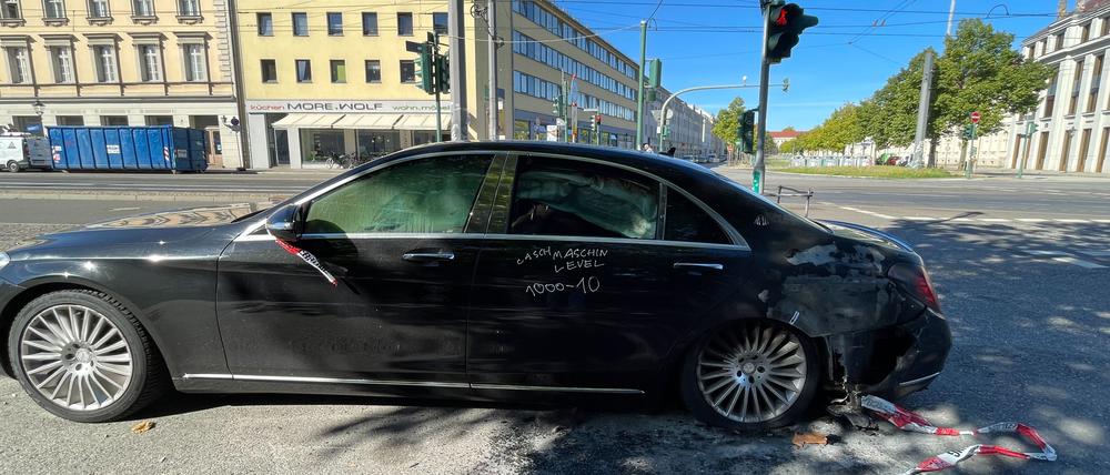 In Potsdam hat ein Auto gebrannt. Die Polizei ermittelt wegen Verdachts auf Brandstiftung.