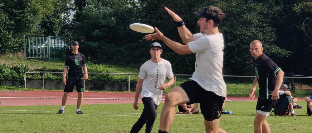 Hab’ ich! Ulitmate Frisbee begeistert in Berlin viele Spieler.