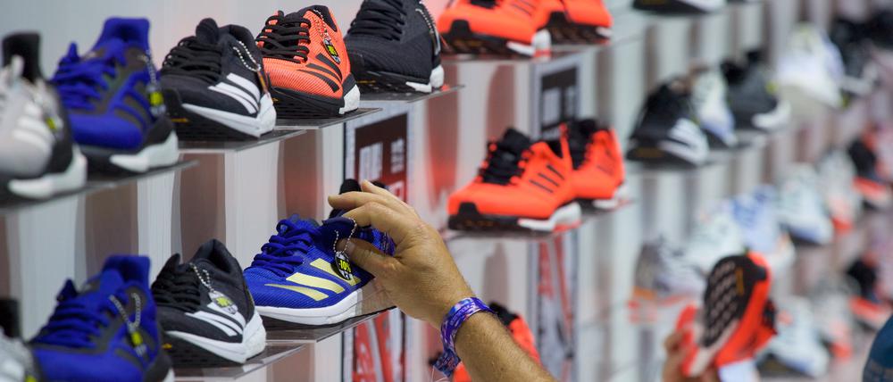 Schuhe ohne Ende gibt es bei der Marathon-Messe.