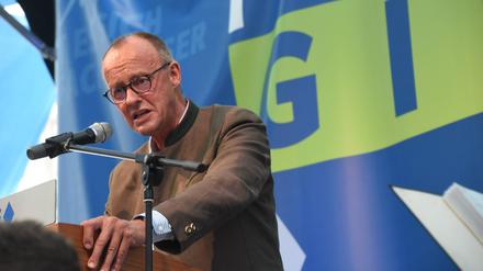 Friedrich Merz auf dem Gillamoos-Festplatz.
