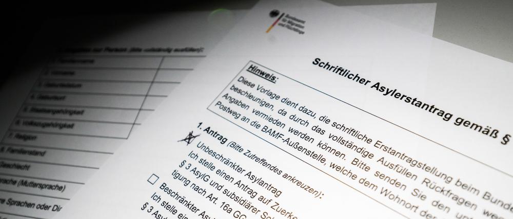 Ein schriftlicher Asylerstantrag des Bundesamts für Migration und Flüchtlinge