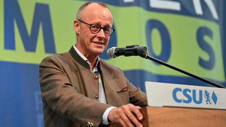 Friedrich Merz spricht beim Politischen Frühschoppen Gillamoos.
