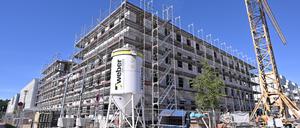 Noch eine Baustelle: Dieses Gebäude im Brunnenviertel soll nun eine weiterführende Schule werden. 