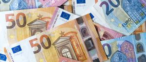 Ob sich Tagesgeld oder Festgeld mehr lohnt, ist nicht nur eine Frage des Zinses, sondern auch der Laufzeit. 