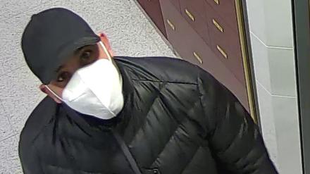 Öffentlichkeitsfahndung Polizei Berlin - Bandendiebstahl in Tresorräumen - Wer kennt diesen Mann?