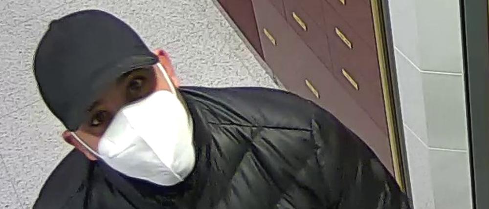 Öffentlichkeitsfahndung Polizei Berlin - Bandendiebstahl in Tresorräumen - Wer kennt diesen Mann?