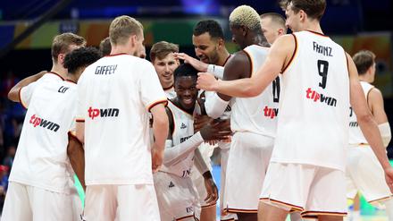 Die deutschen Basketballer stehen nach dem Sieg gegen Lettland im WM-Halbfinale.