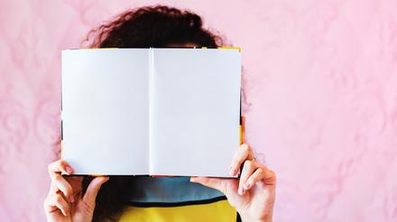 Am einfachsten ist es, das Buch selbst zu verlegen oder es über den Amazon-Service „Kindle Direct Publishing“ zu veröffentlichen. 