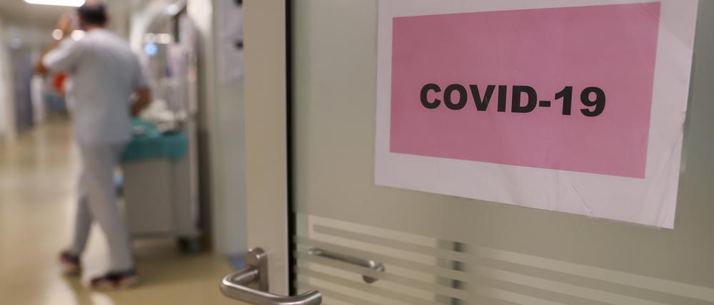 Der Eingang zur Covid-19-Intensivstation der Leipziger Uniklinik. (Symbolfoto)