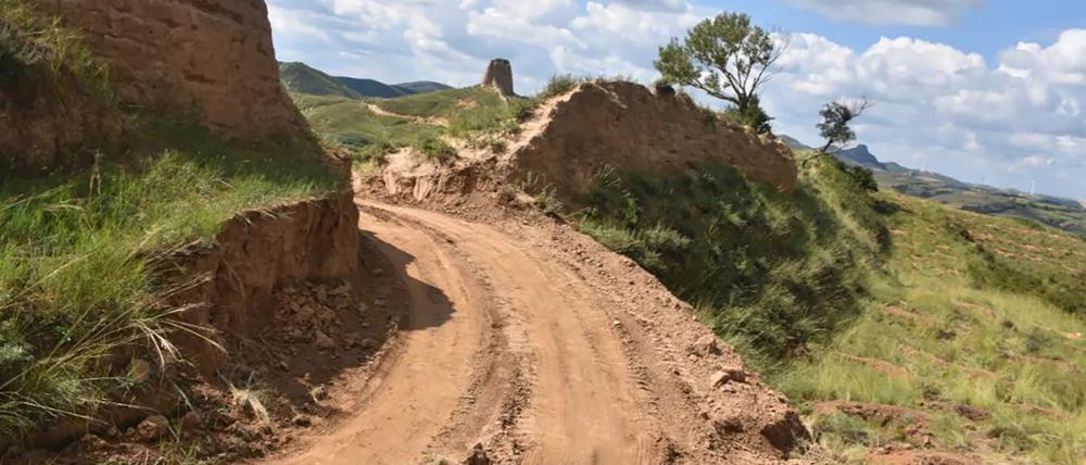 Das von der Polizei im Kreis Youyu Ende August veröffentlichte Foto zeigt den zerstörten Abschnitt der weltberühmten Großen Mauer in der nordchinesischen Provinz Shanxi.